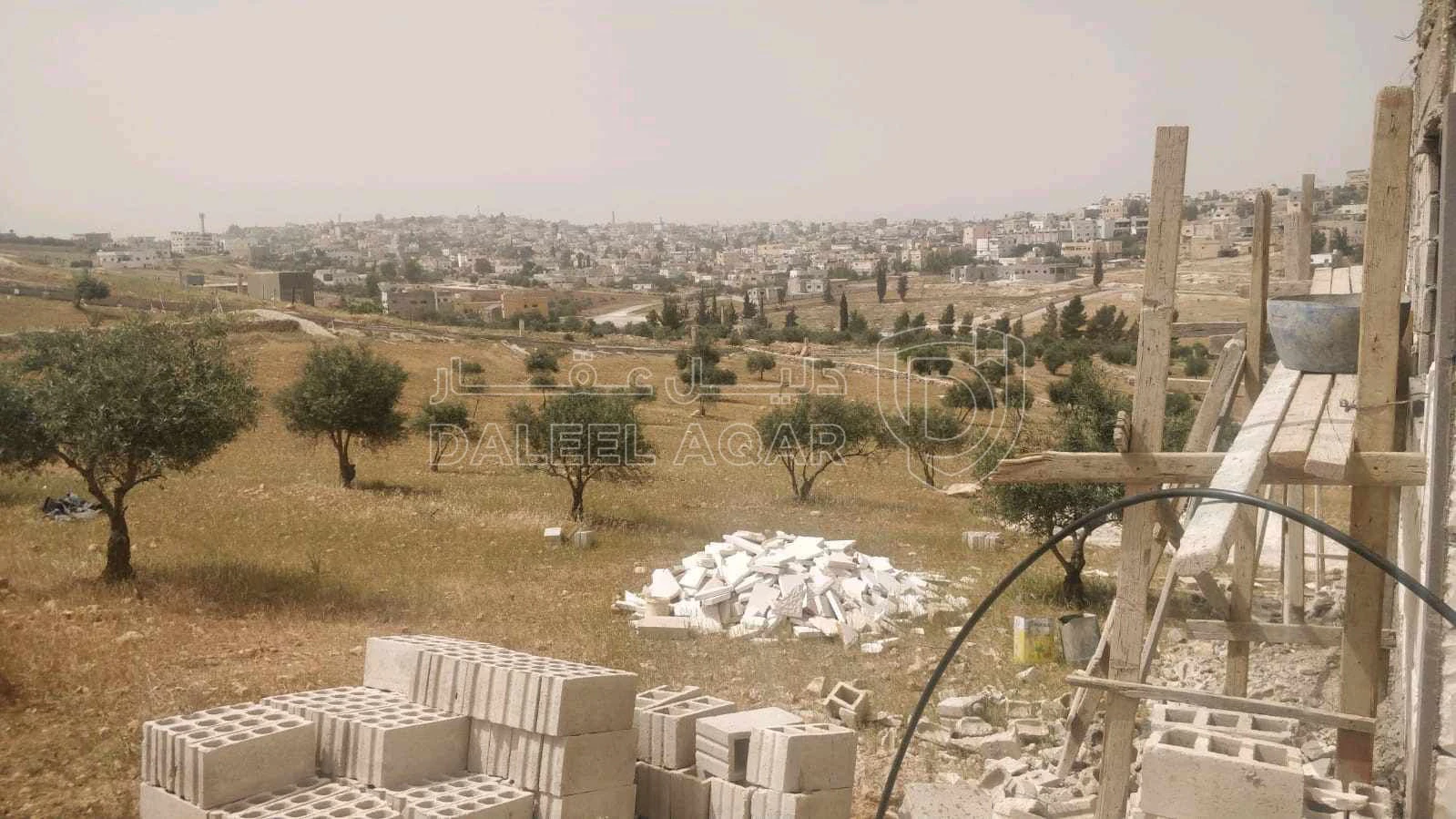 أرض في المفرق أم النعام منشية بني حسن  - 120,000 دأ - صورة 1
