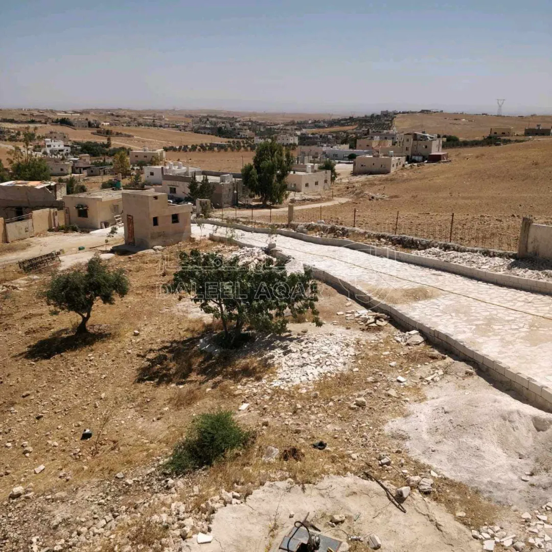 أرض في المفرق أم النعام منشية بني حسن  - 120,000 دأ - صورة 1