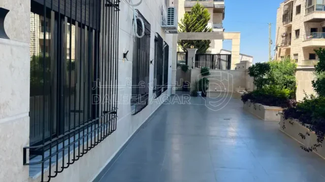 شقة - شقة للبيع بتشطيبات فندقية في ضاحية النخيل - 185000 دأ