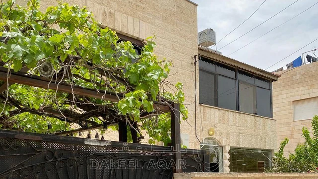 فيلا/منزل في طارق بالقرب من مسجد حذيفه بن اليمان - 300,000 دأ - صورة NaN