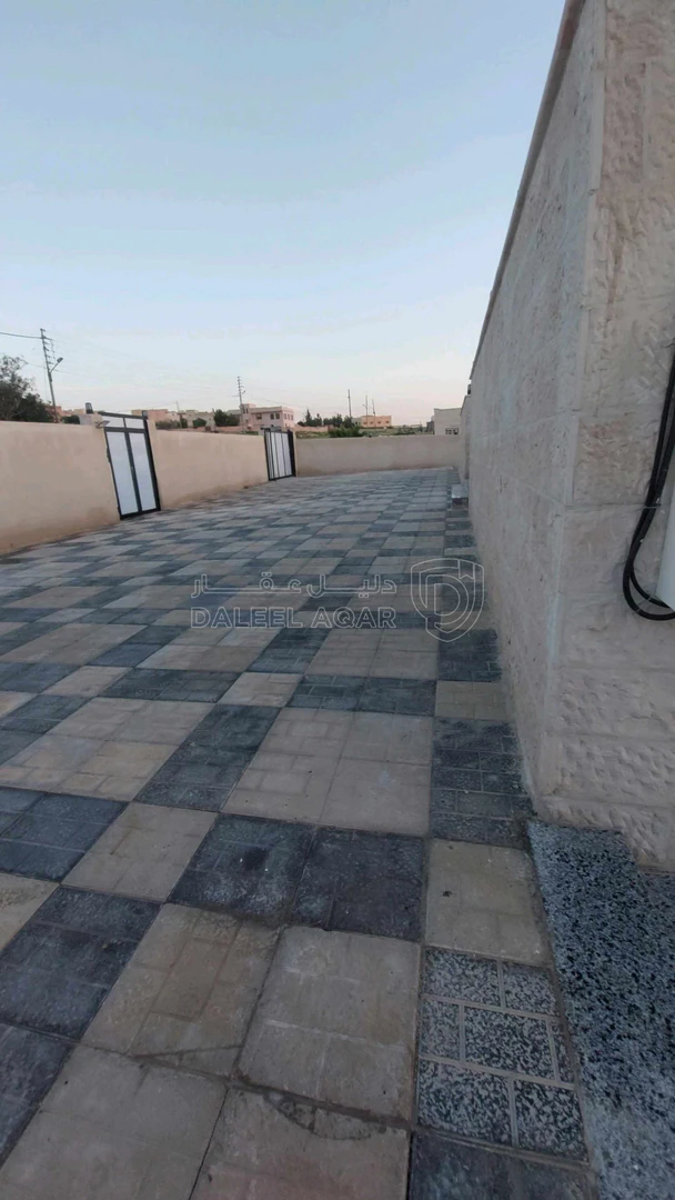 فيلا/منزل في ذهيبه الشرقية - 130,000 دأ - صورة 1