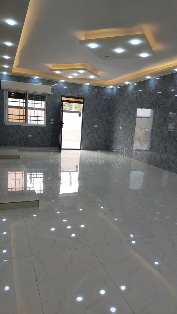 فيلا/منزل في ذهيبه الشرقية - 130,000 دأ - صورة 1