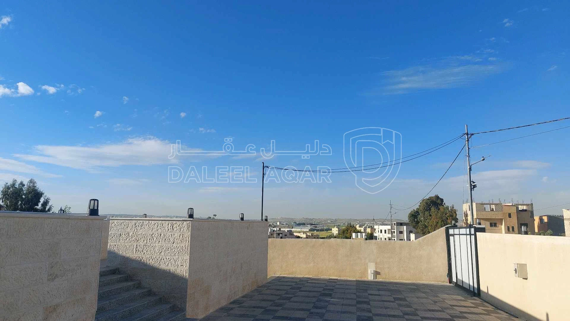 فيلا/منزل في ذهيبه الشرقية - 130,000 دأ - صورة 1