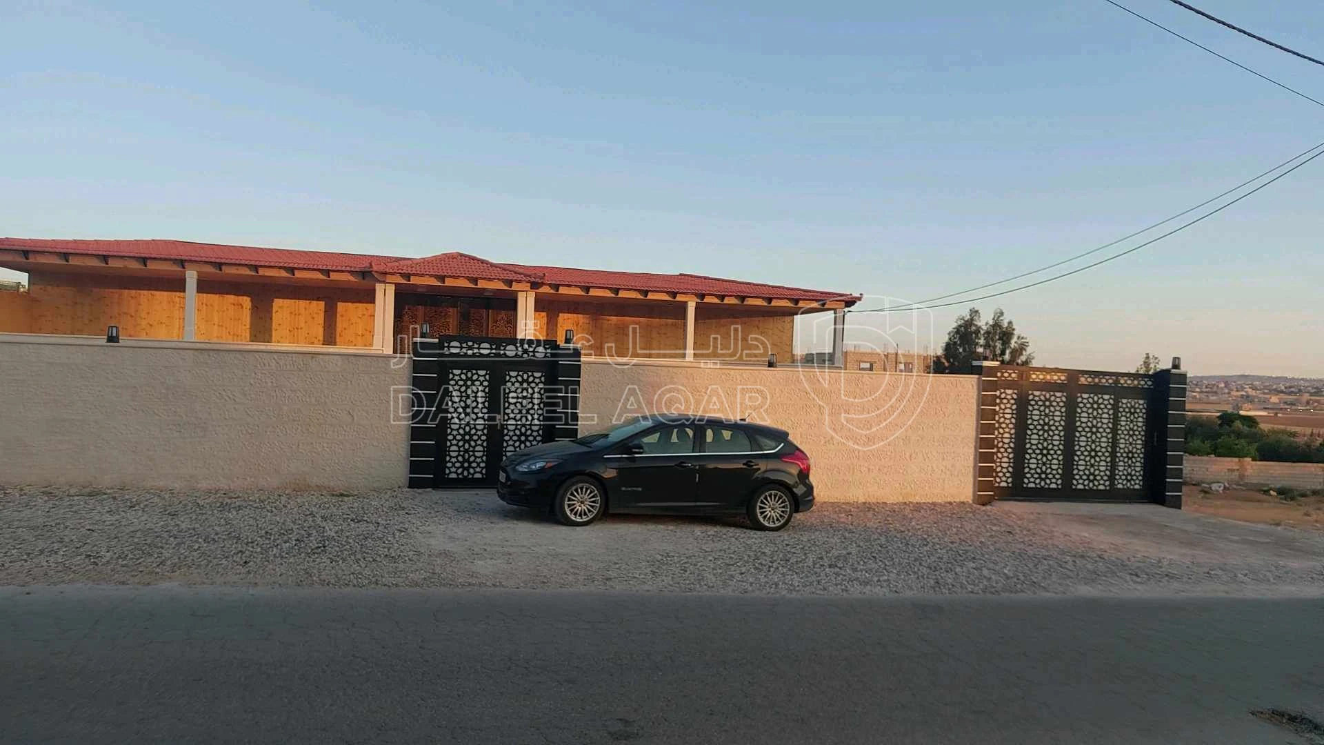 فيلا/منزل في ذهيبه الشرقية - 130,000 دأ - صورة 1