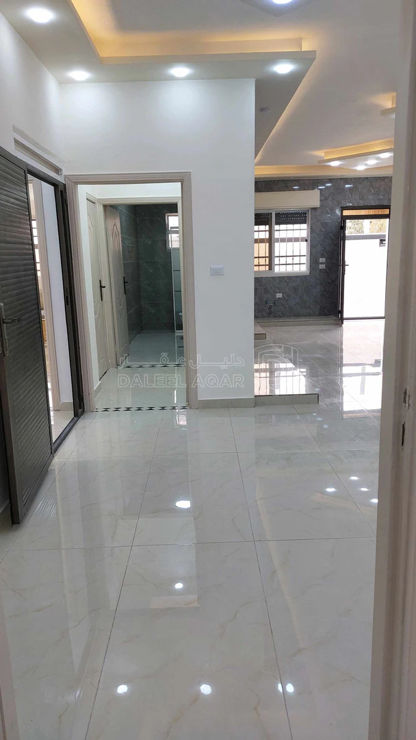 فيلا/منزل في ذهيبه الشرقية - 130,000 دأ - صورة 1