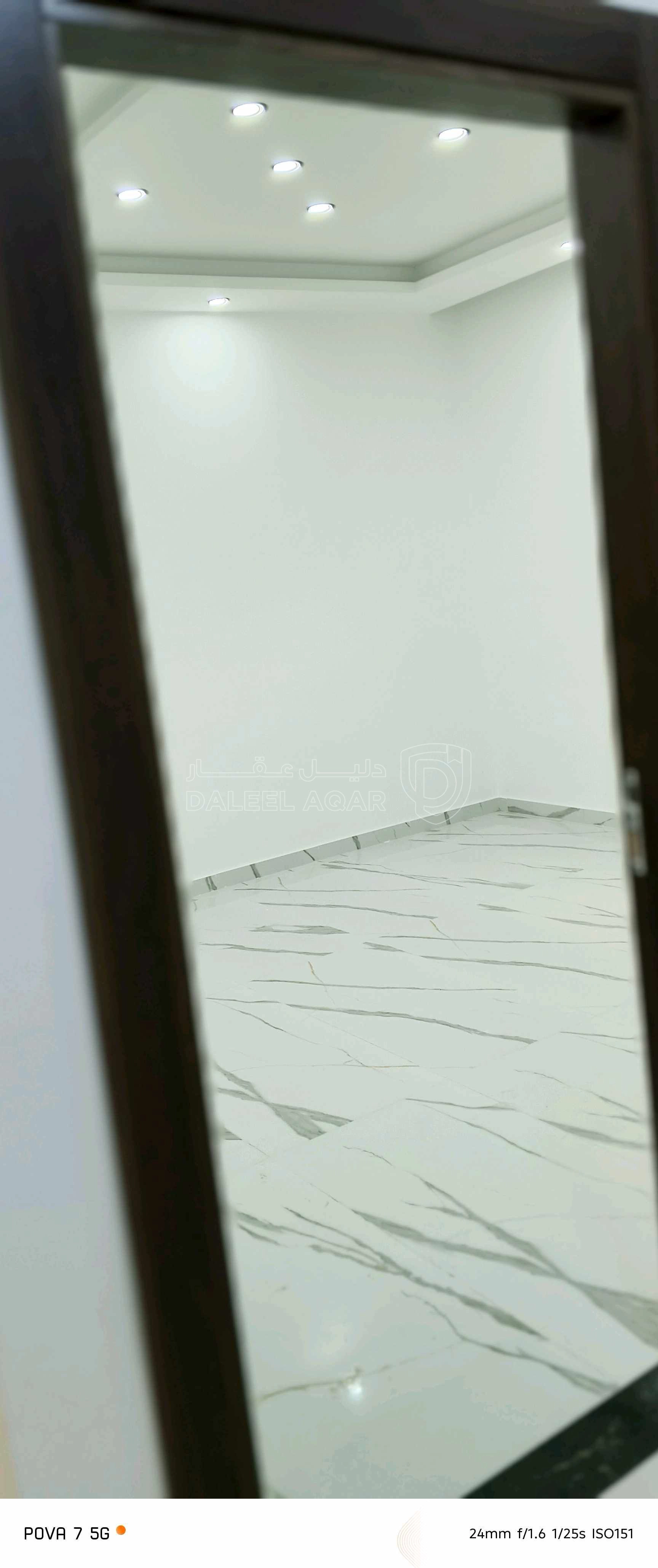 شقة في الكرك الثنية مقابل مدرسة النفس وتواقة  - 45,000 دأ - صورة 1