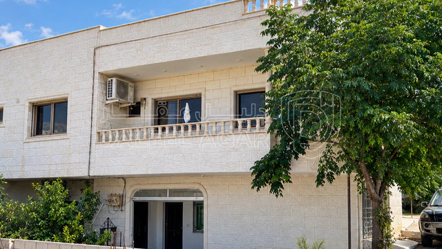 فيلا/منزل - عين جنا الحي الشرقي  - 100000 دأ