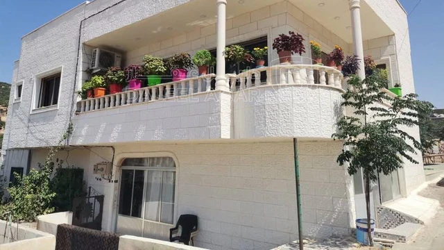 فيلا/منزل في عين جنا الحي الشرقي  - 100,000 دأ - صورة NaN