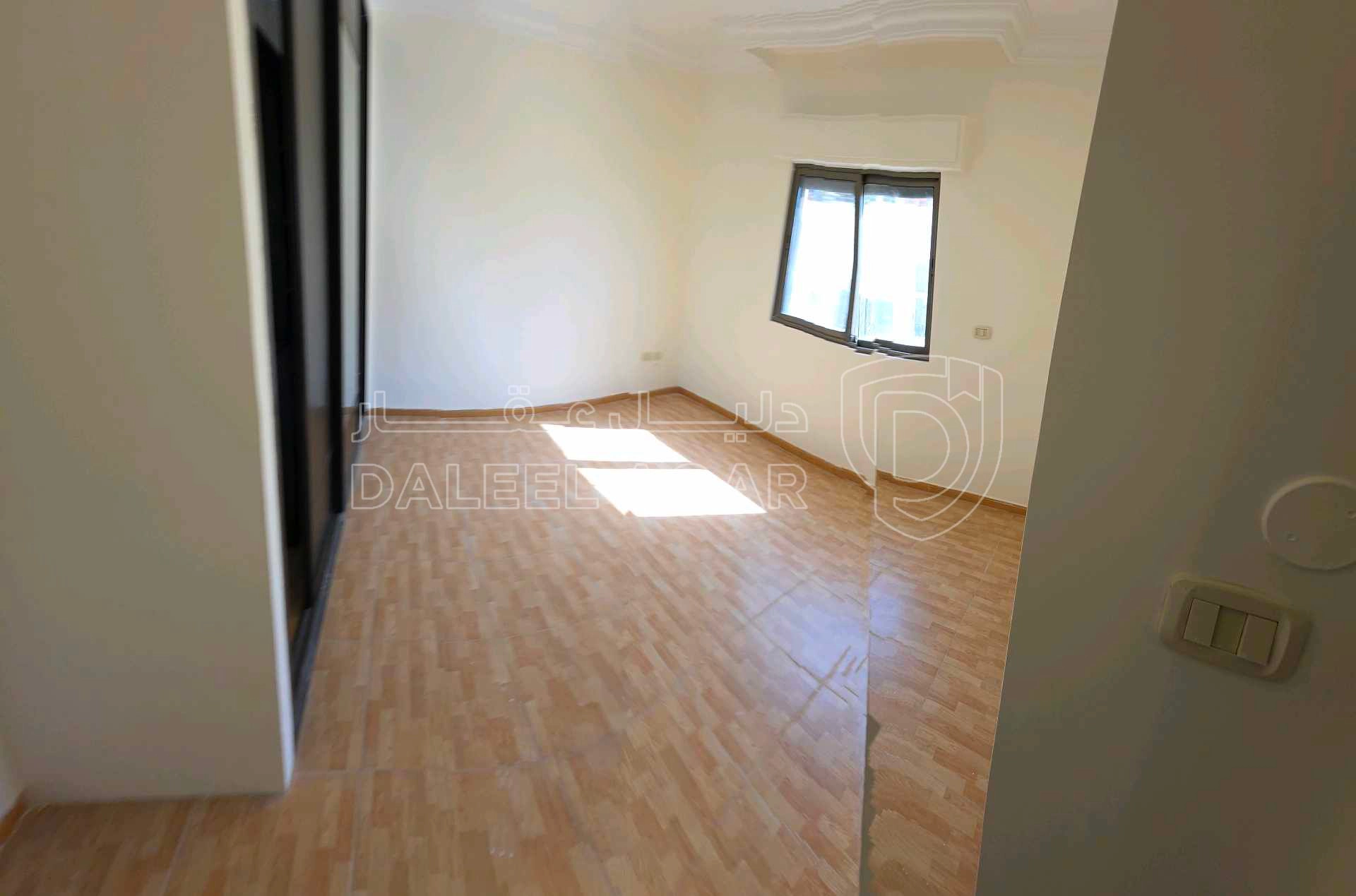 شقة في دير غبار شارع الهاشمين - 210,000 دأ - صورة 1