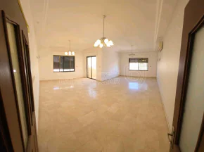 شقة - دير غبار شارع الهاشمين - 210000 دأ