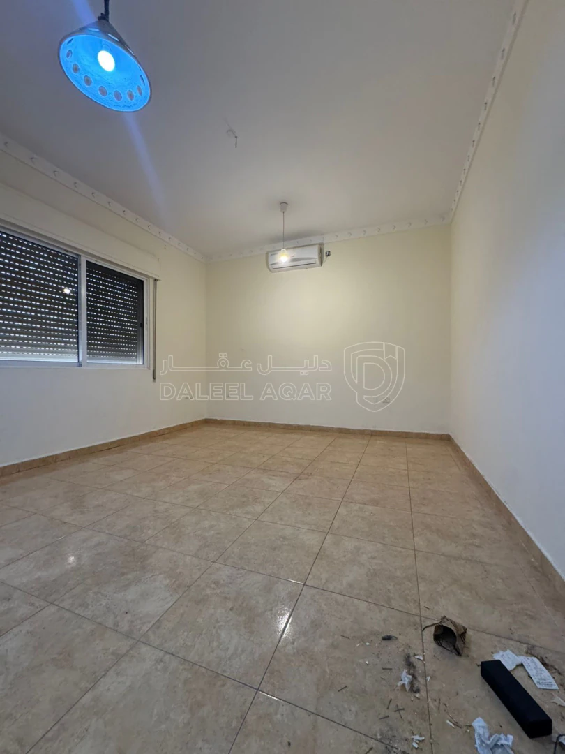 شقة في السكنية الخامسة  - 55,000 دأ - صورة 1