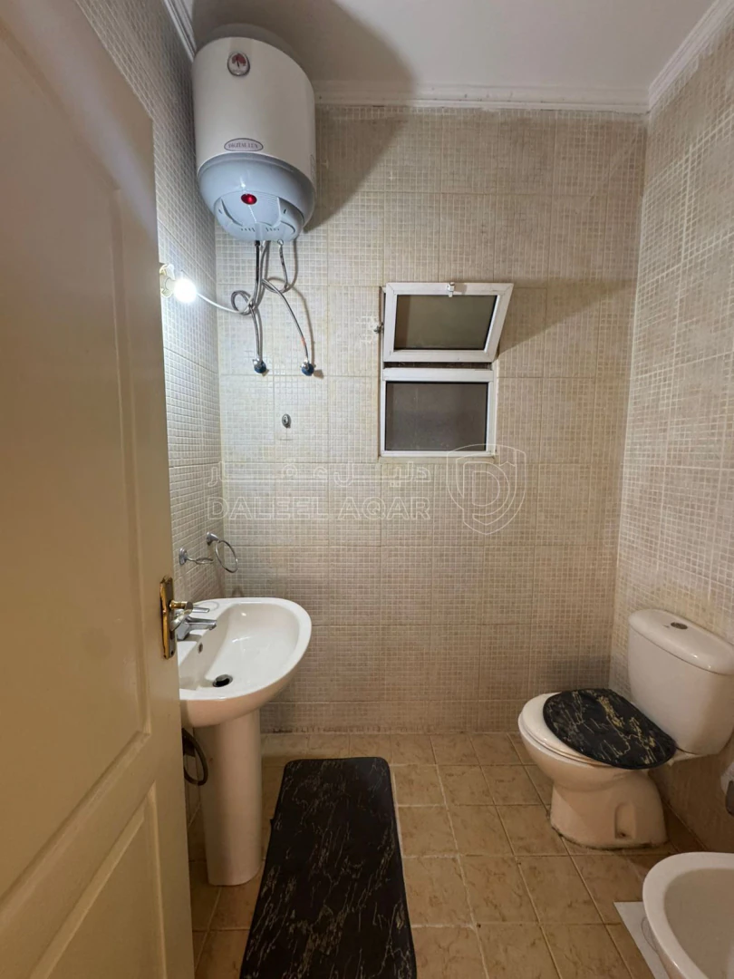 شقة في السكنية الخامسة  - 55,000 دأ - صورة 1