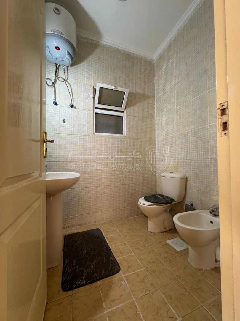 شقة في السكنية الخامسة  - 55,000 دأ - صورة 1