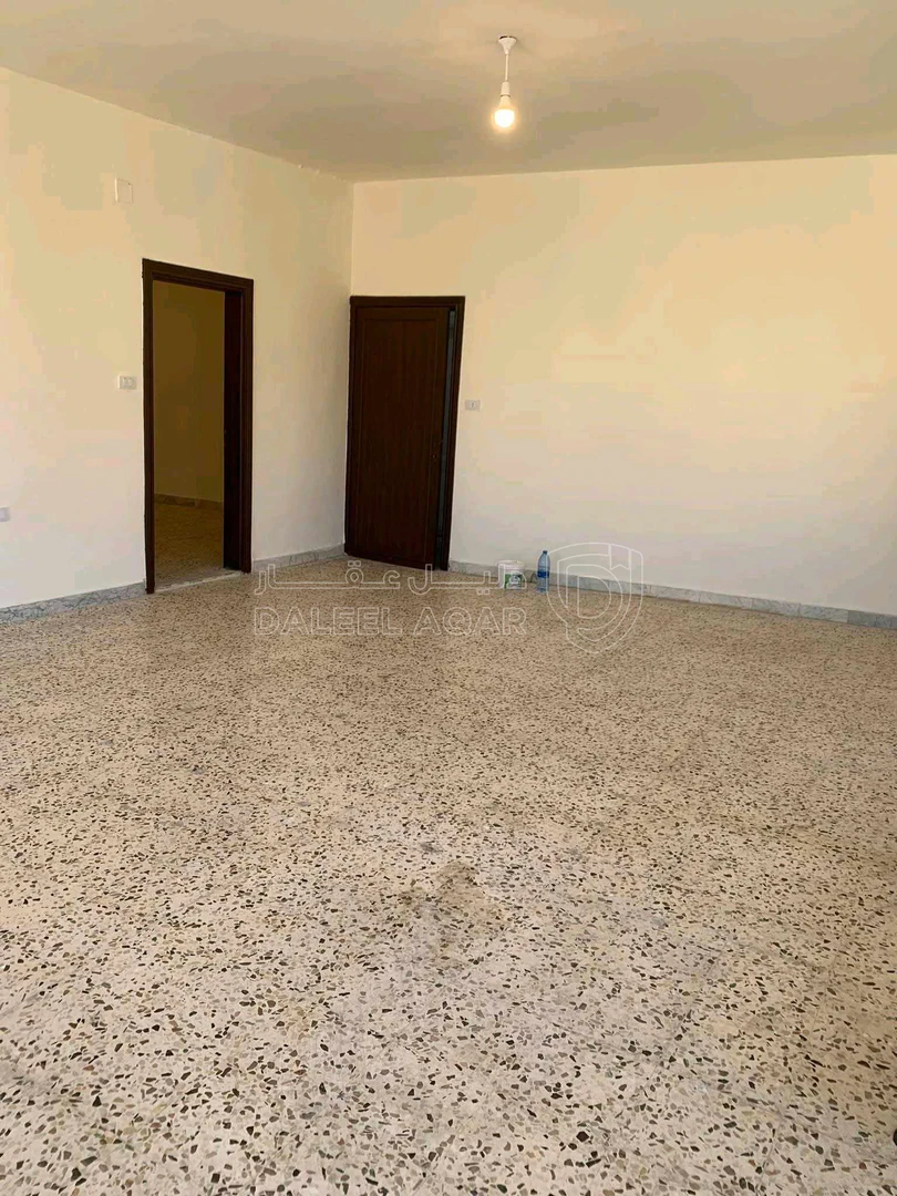 شقة في ماركا حي العبدللات قريبه مدارس الطفل - 33,000 دأ - صورة 1