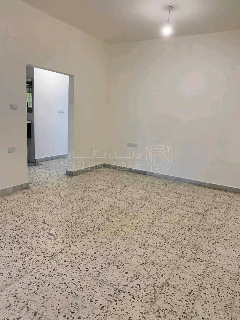 شقة في ماركا حي العبدللات قريبه مدارس الطفل - 33,000 دأ - صورة 1