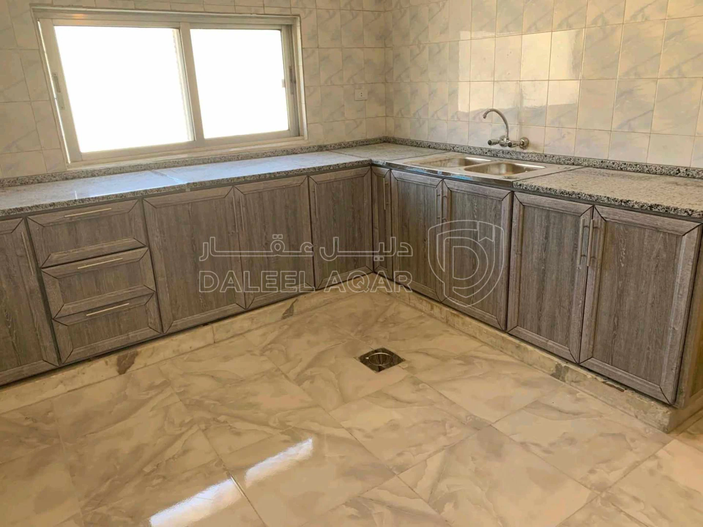 شقة في ماركا حي العبدللات قريبه مدارس الطفل - 33,000 دأ - صورة 1
