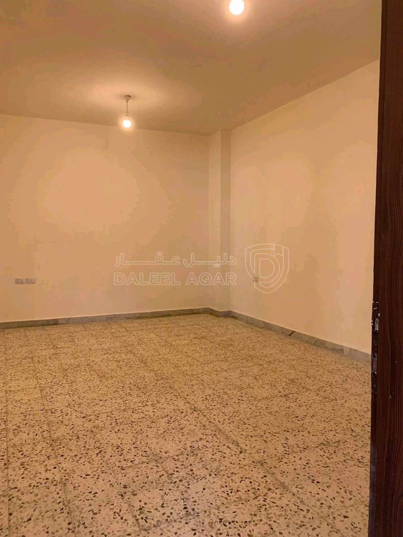 شقة في ماركا حي العبدللات قريبه مدارس الطفل - 33,000 دأ - صورة 1
