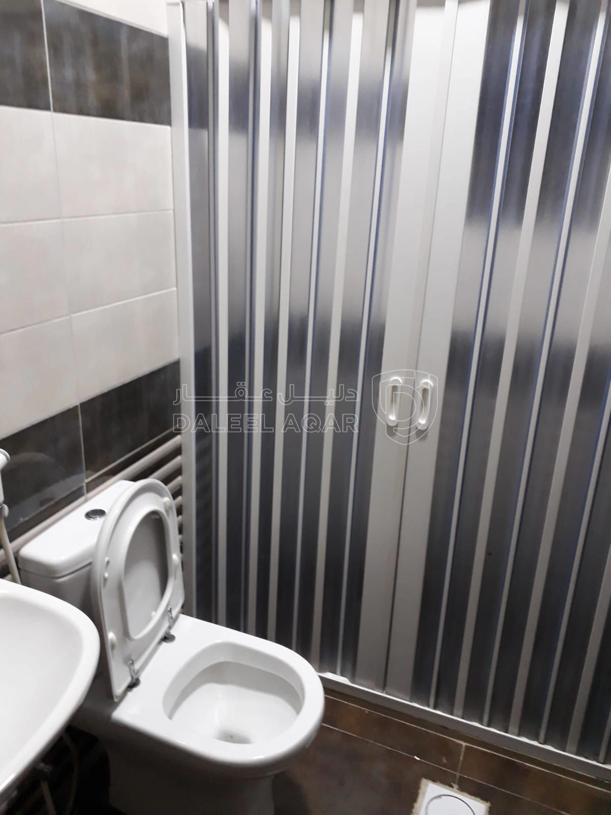 شقة في البيادر حي الرونق خلف مدرسة ام حبيبة - 56,000 دأ - صورة 1