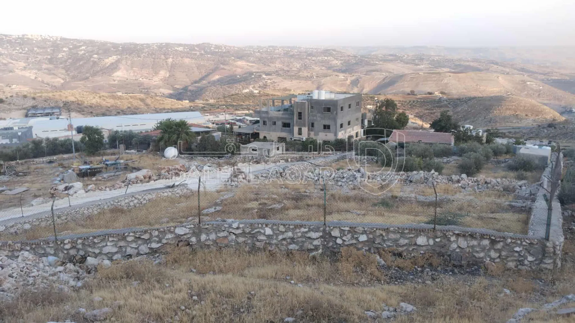 أرض في شارع الستين فوق المنطقة الصناعية  - 26,000 دأ - صورة 1