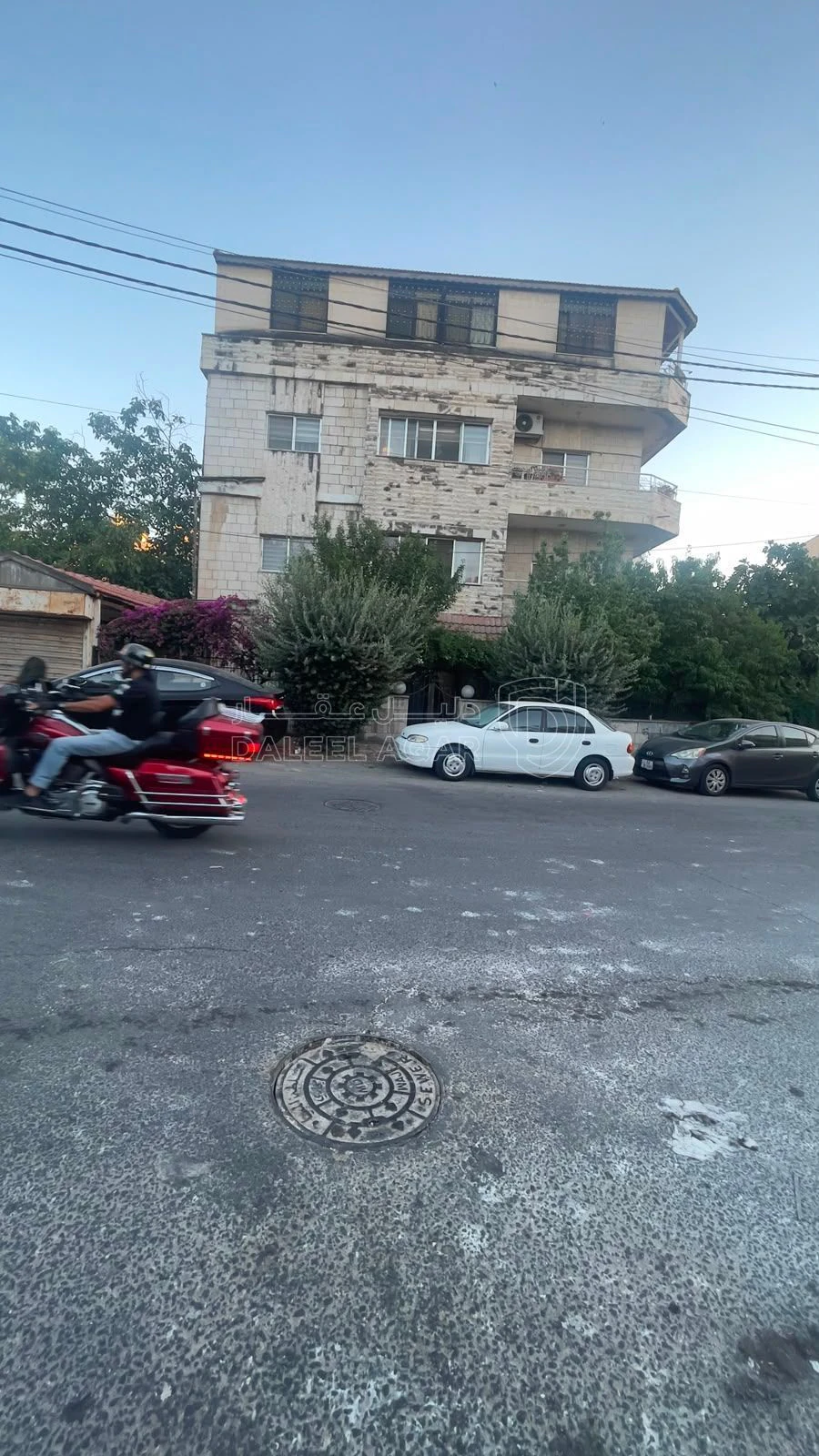 مبنى في عمان دوار السابع شارع عبدالرحيم جردانه - 350,000 دأ - صورة 1