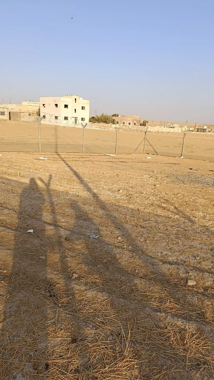 أرض في قطعة أرض على شارعين بواجهة ضخمة على الشارع - 40,000 دأ - صورة 4