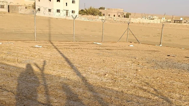 أرض في قطعة أرض على شارعين بواجهة ضخمة على الشارع - 40,000 دأ - صورة NaN
