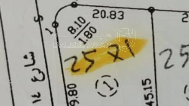 أرض في قطعة أرض على شارعين بواجهة ضخمة على الشارع - 40,000 دأ - صورة NaN
