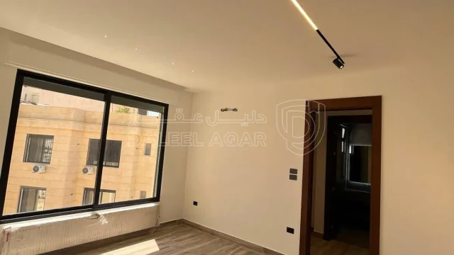 شقة - شقة ارضيه بتشطيبات فندقية في ضاحية النخيل - 250000 دأ