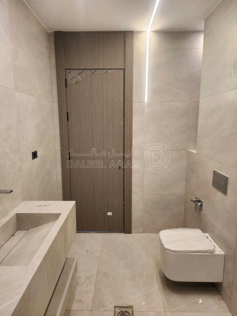 شقة في حي الصحابه كرادور عبدون  - 270,000 دأ - صورة 1