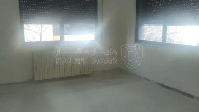 شقة - الشميساني قرب المستشفى التخصصي  - 70000 دأ