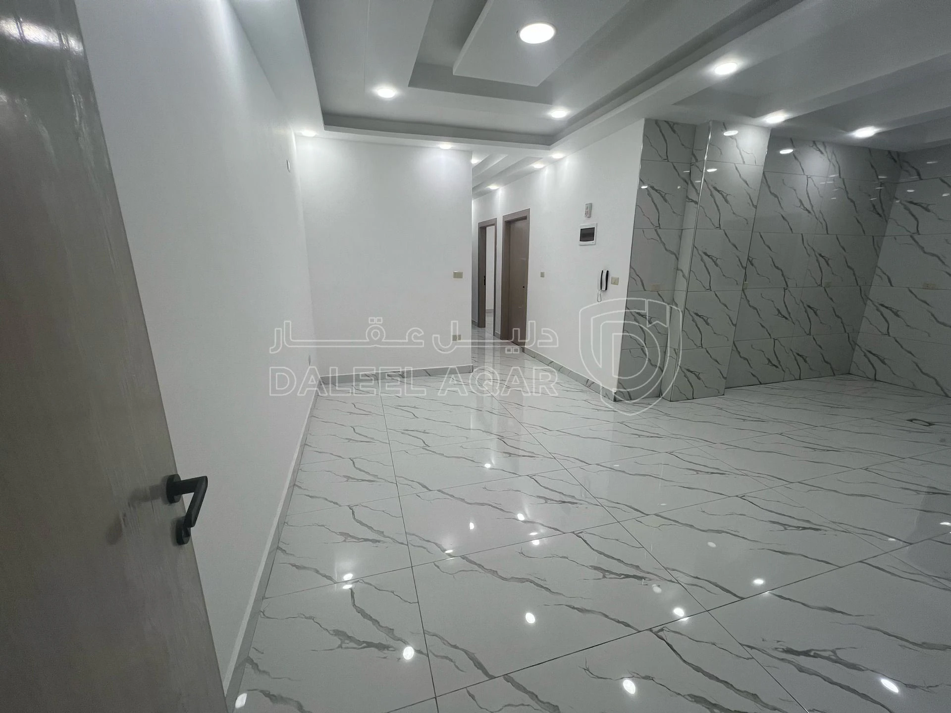 شقة في ضاحيه الامير حسن - 65,000 دأ - صورة 2