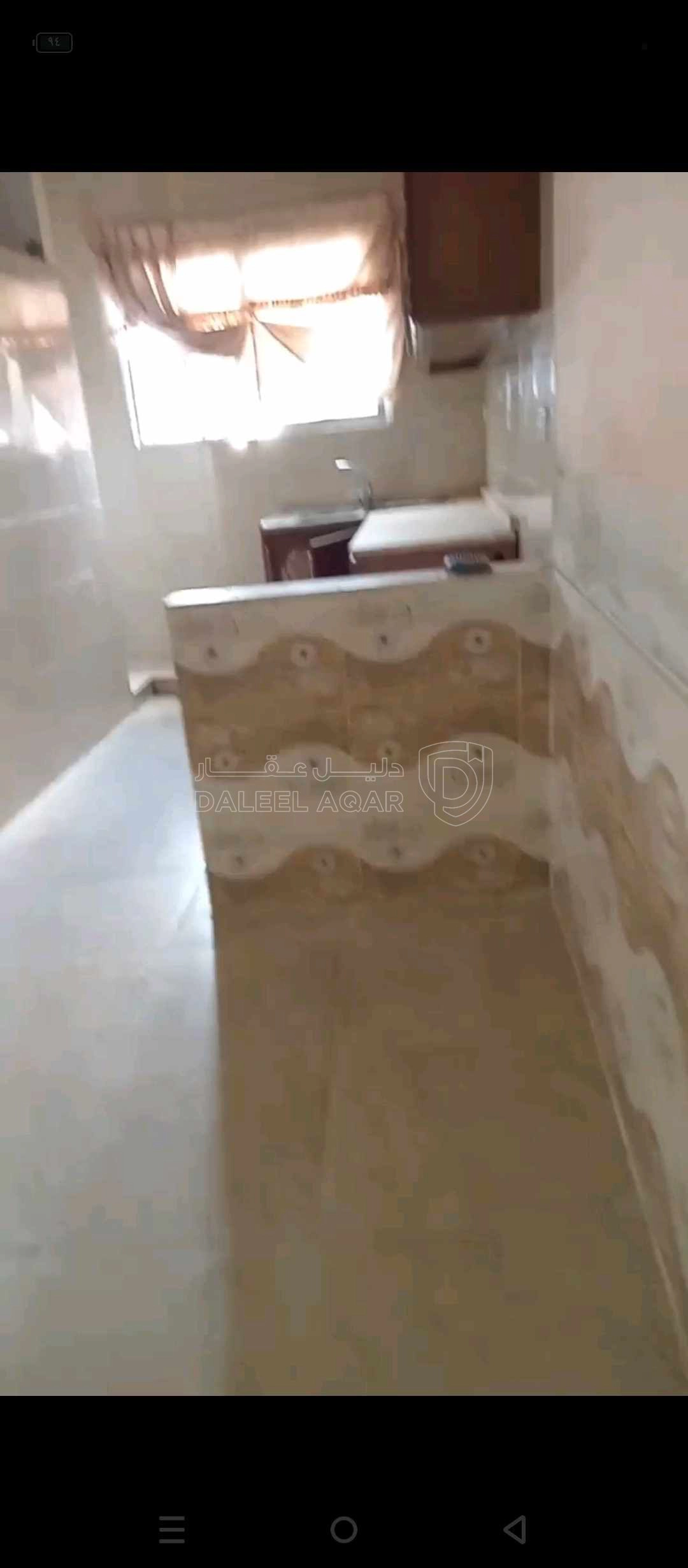 شقة في شقة للبيع مقسومة شقتين تصلح للسكن او الاستثمار  - 19,000 دأ - صورة 1