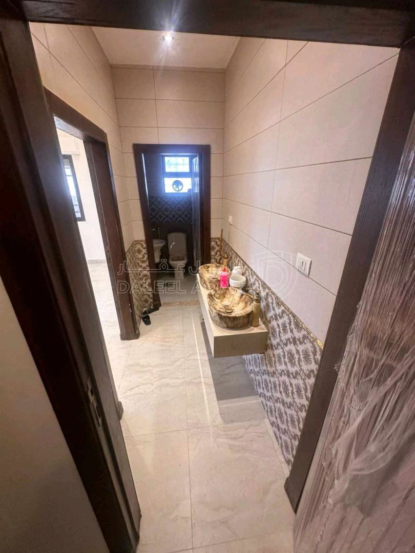 فيلا/منزل في مأدبا الخطابيه قرب مدرسه الخطابيه الاساسيه ومجمع سامي الطحان  - 125,000 دأ - صورة 1