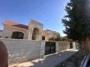 فيلا/منزل - مأدبا الخطابيه قرب مدرسه الخطابيه الاساسيه ومجمع سامي الطحان  - 125000 دأ