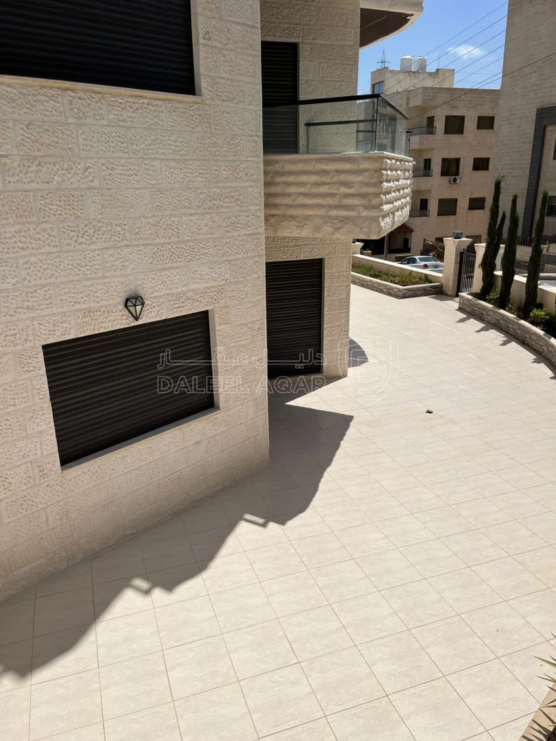 شقة في شبه ارضي لقطة قرب دوار الاتصالات مرج الحمام  - 100,000 دأ - صورة 1