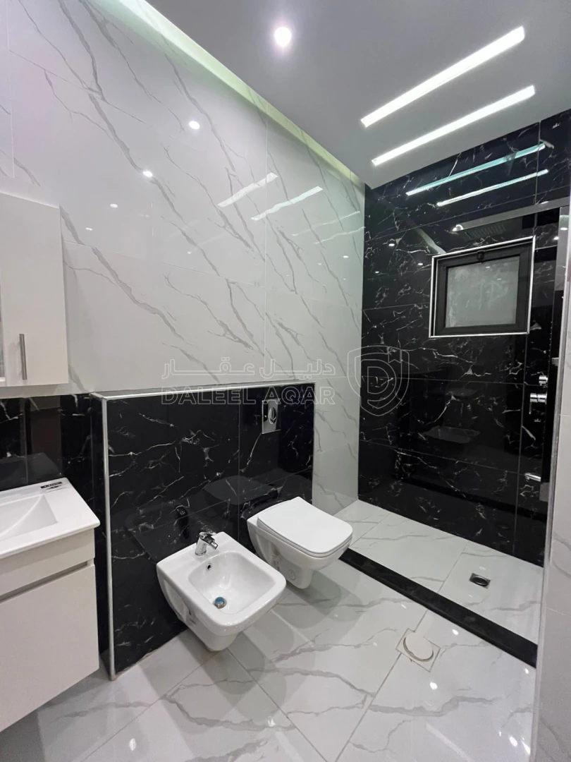 شقة في شبه ارضي لقطة قرب دوار الاتصالات مرج الحمام  - 100,000 دأ - صورة 1