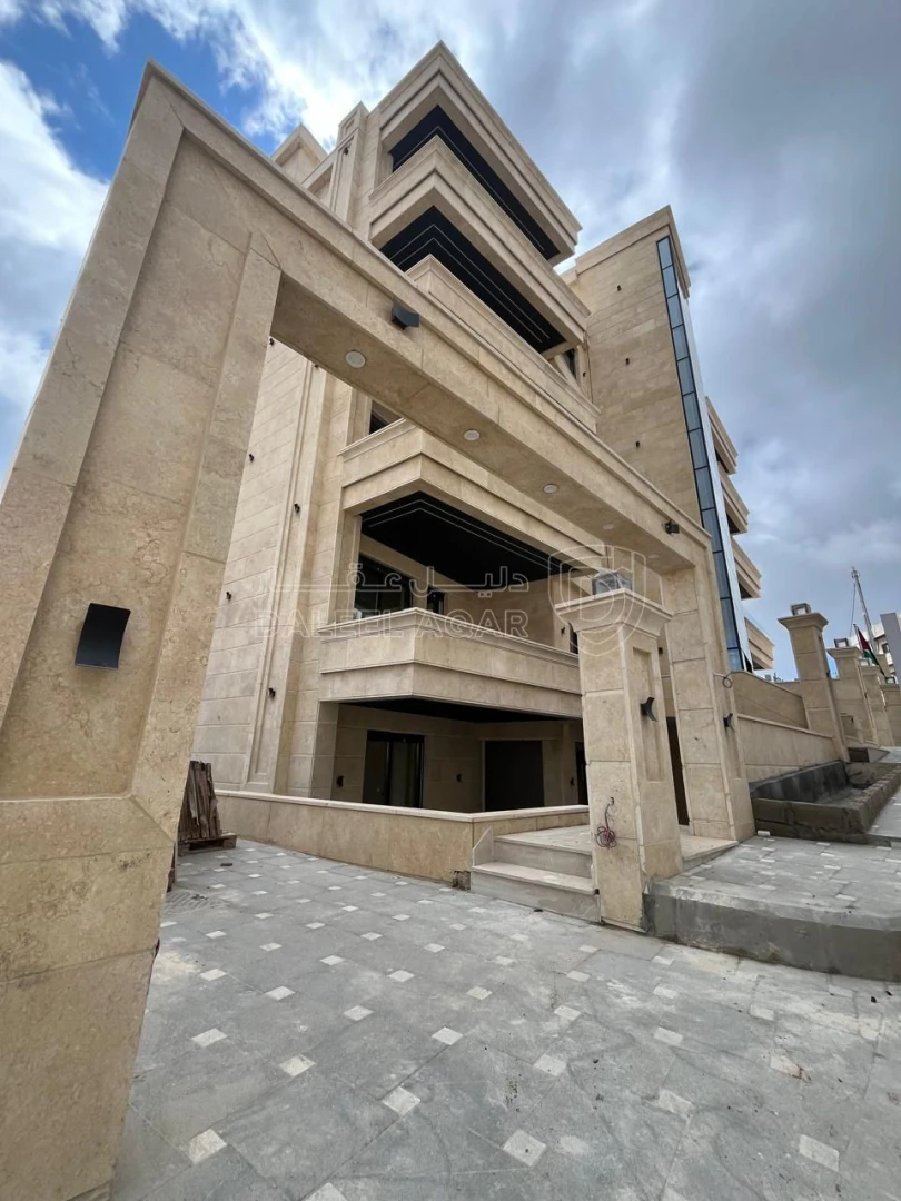 شقة في ثالث و روف دوبلكس ضاحية النخيل تشطيب فلل من المالم - 230,000 دأ - صورة 1