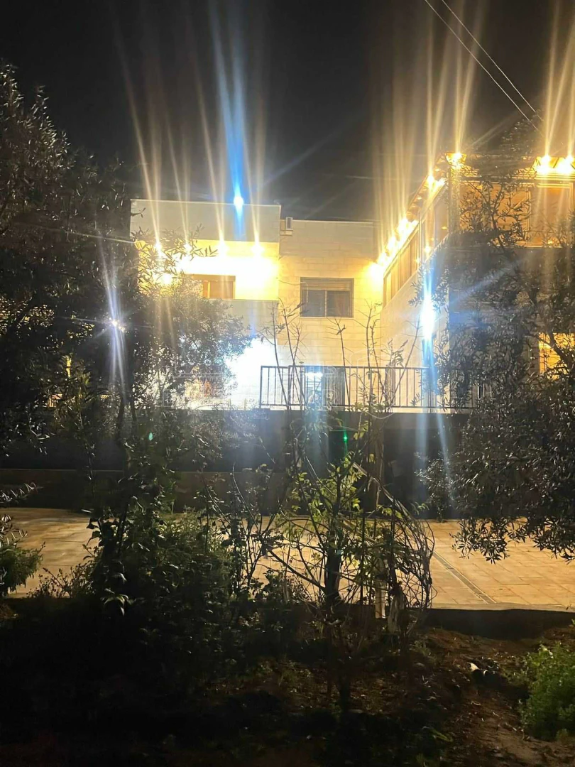 مزرعة/شاليه في مزرعة صالح القيسي - 350,000 دأ - صورة 1