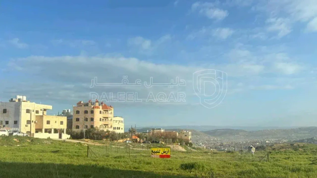 أرض - أرض مستوية ومطلة منطقة فلل جديدة  - 72000 دأ