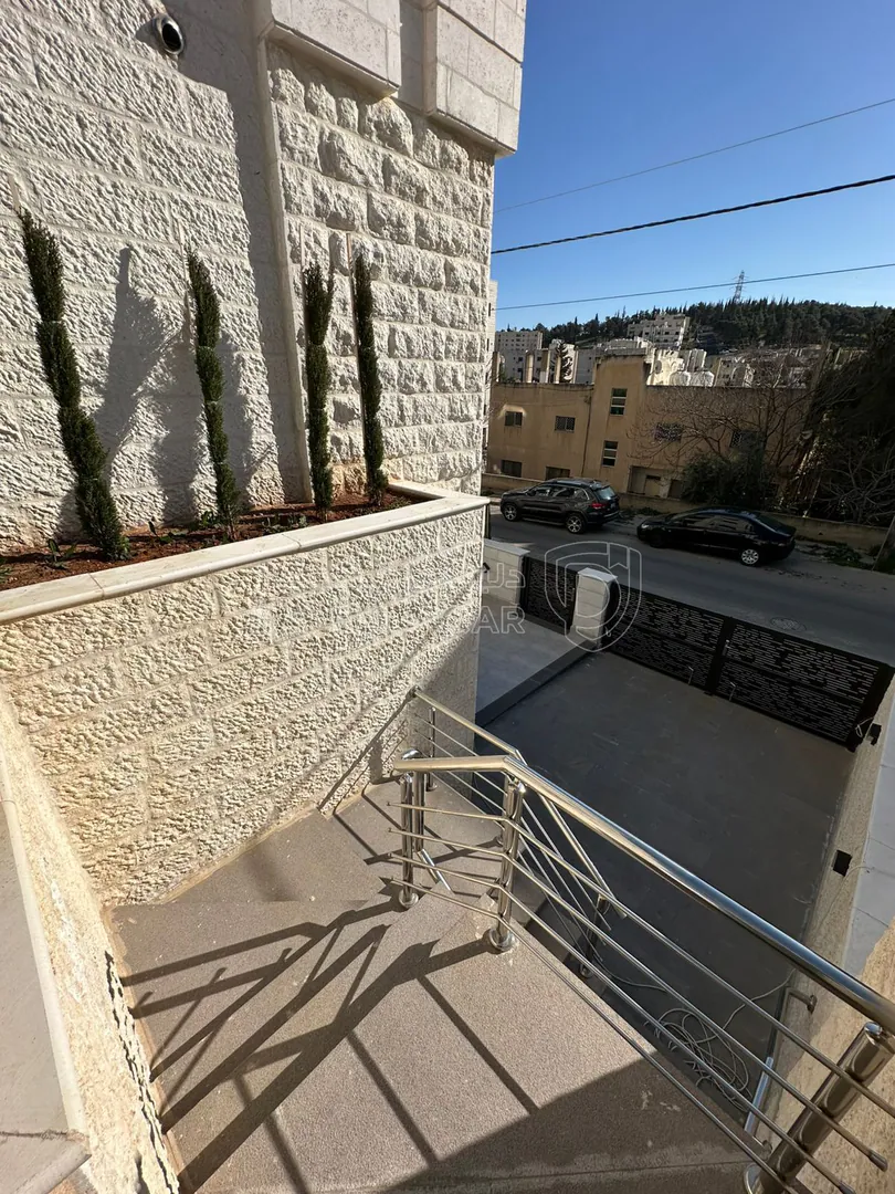 شقة في تبعد 2.5 كم عن شارع المطار  - 75,000 دأ - صورة 1