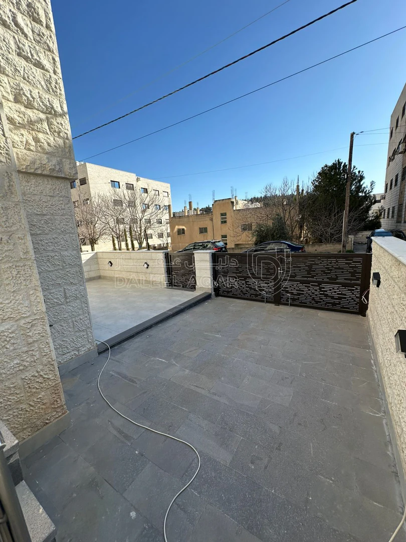 شقة في تبعد 2.5 كم عن شارع المطار  - 75,000 دأ - صورة 1