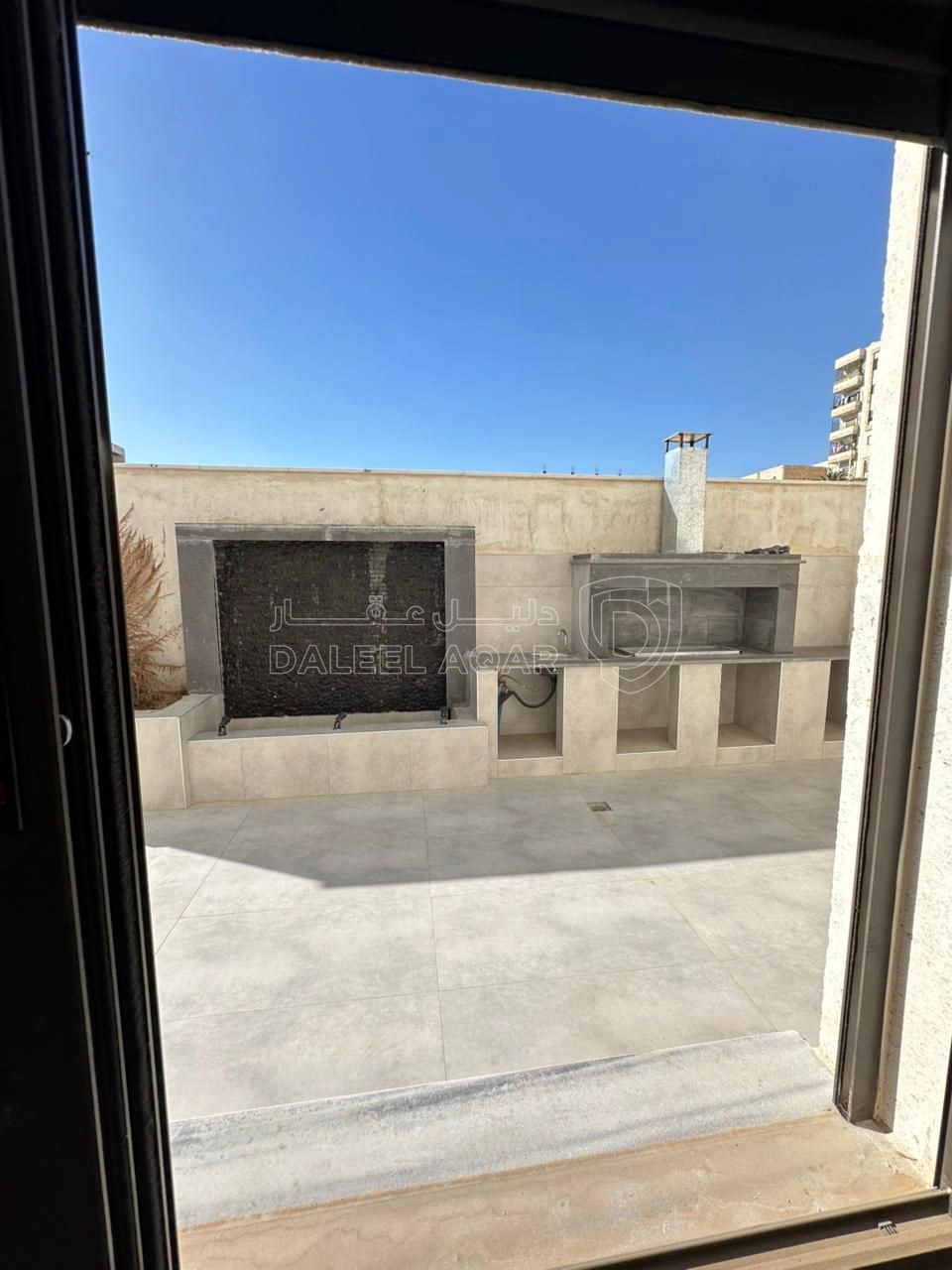 شقة في تبعد 2.5 كم عن شارع المطار  - 75,000 دأ - صورة 1