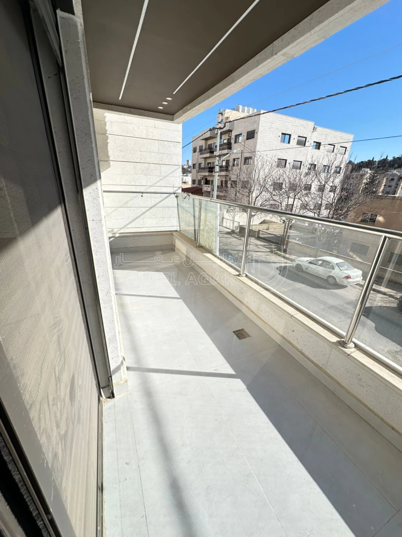 شقة في تبعد 2.5 كم عن شارع المطار  - 75,000 دأ - صورة 1
