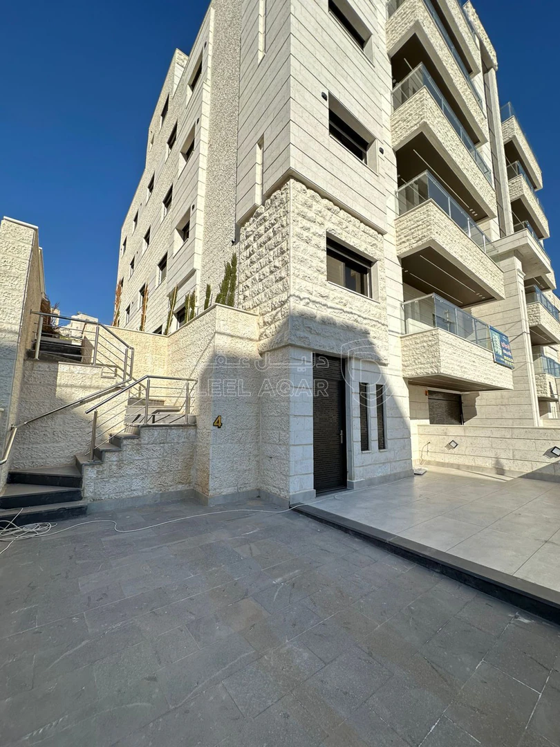 شقة في تبعد 2.5 كم عن شارع المطار  - 75,000 دأ - صورة 1