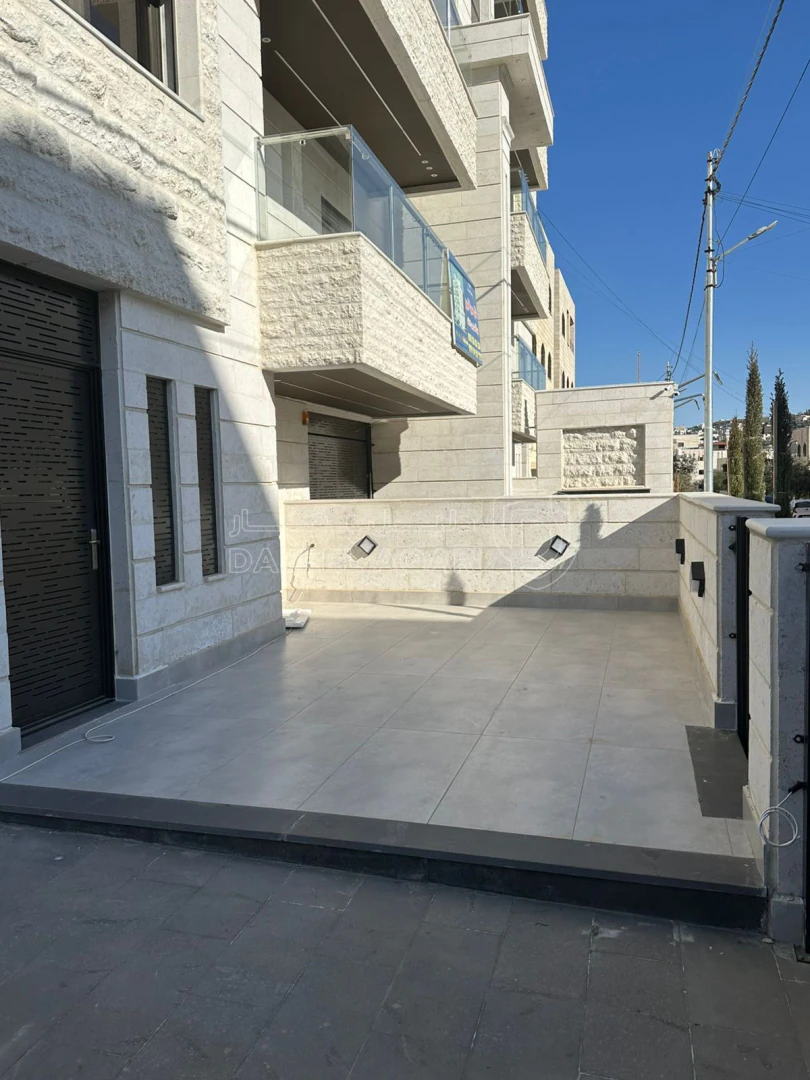 شقة في تبعد 2.5 كم عن شارع المطار  - 75,000 دأ - صورة 1