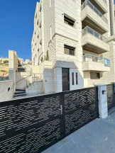 شقة - تبعد 2.5 كم عن شارع المطار  - 75000 دأ