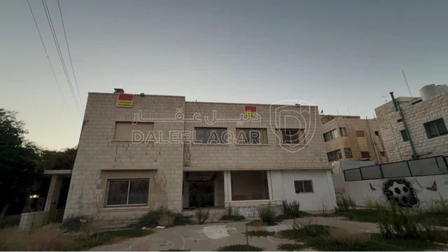 أرض - عمان ، جبل الحسين ، خلف مكسيم مول  - 450000 دأ