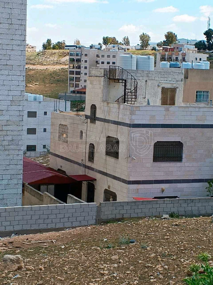فيلا/منزل في طبربور بالقرب من دوار الدبابه - 170,000 دأ - صورة 1