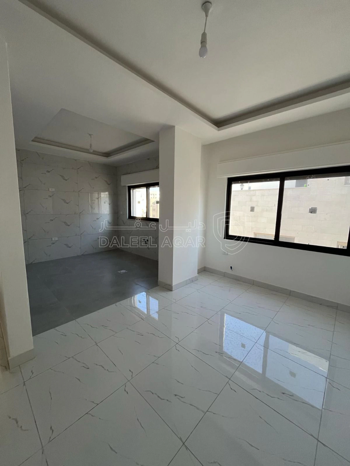 شقة في ثالث مع روف في ضاحية الياسمين تشطيب فندقي  - 85,000 دأ - صورة 1