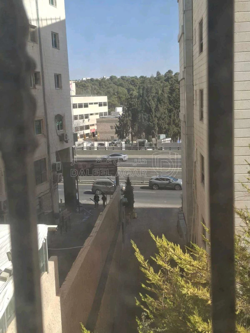 شقة في شارع الجامعة مقابل بوابة الجامعة الرئيسية خلف جراس - 50,000 دأ - صورة 1